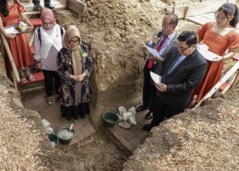 Wali Kota Pematangsiantar Menghadiri Peletakan Batu Pertama Pembangunan Wahana Pembinaan Sekolah Minggu GKPS Peniel Resort Siantar V