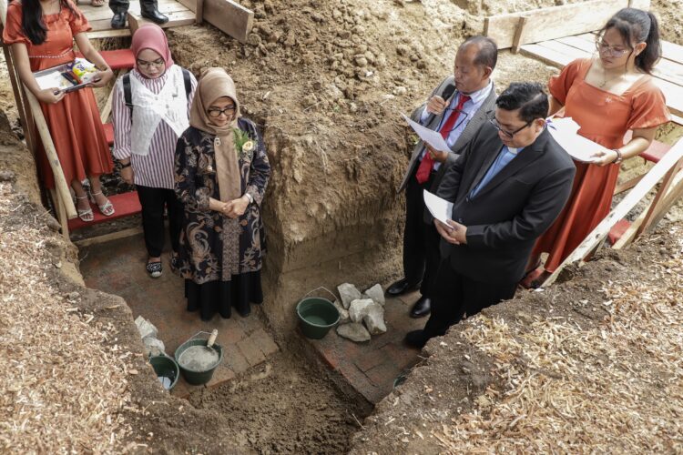 Wali Kota Pematangsiantar Menghadiri Peletakan Batu Pertama Pembangunan Wahana Pembinaan Sekolah Minggu GKPS Peniel Resort Siantar V