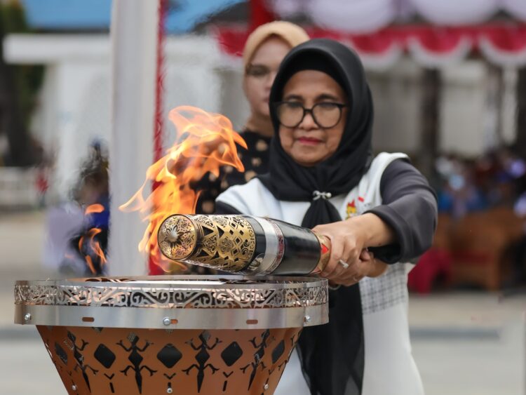 Wali Kota Pematangsianțar Menyambut Rombongan Kirab Api PON XXI Tahun 2024 Aceh-Sumut