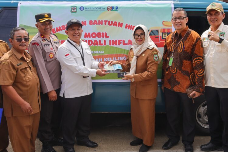 Susanti Dewayani Menghadiri Peresmian Kios Pangan Kota Pematangsiantar Tahun 2024 sekaligus Penerima Hibah dari Bank Indonesia