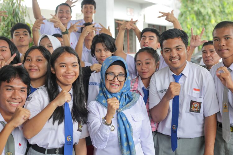 Susanti Dewayani Membuka Kegiatan Sosialisasi Komunikasi, Informasi, dan Edukasi Kebencanaan Siswa/i SMA/Sederajat di SMA Negeri 3 Pematangsianțar