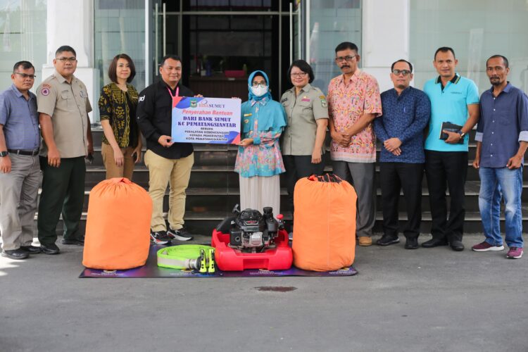 PT Bank Sumut Kantor Cabang Pematangsiantar Menyerahkan Bantuan Alat Kebencanaan kepada Pemerintah Kota Pematangsiantar