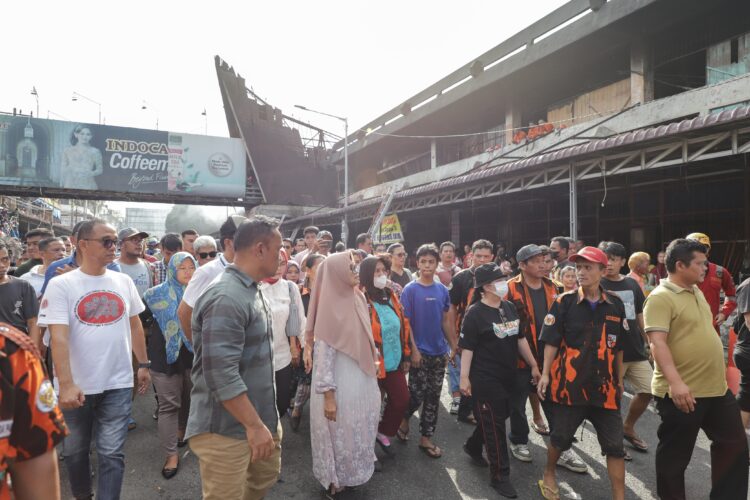 Wali Kota Pematangsiantar Meninjau Lokasi Kebakaran Gedung IV Pasar Horas Jaya