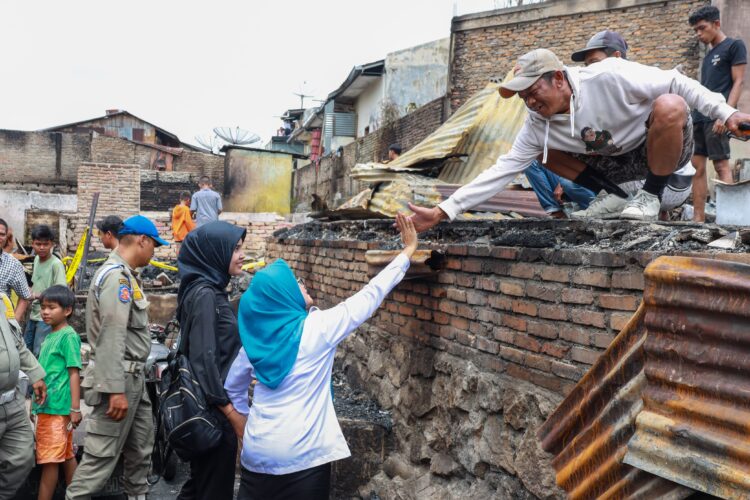 Korban Kebakaran di Komplek Bangsal Menerima Bantuan dari Pemko Pematangsiantar