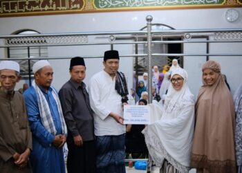 Atas Nama Pemko Pematangsiantar, Wali Kota Susanti Dewayani Berikan Paket Sembako dari KAS Masjid Nurul Iman