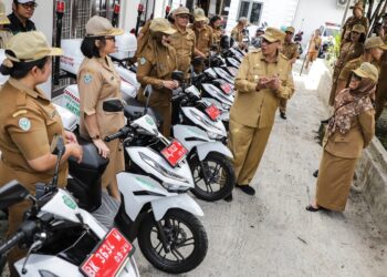 Pjs Wali Kota Pematangsiantar Menyerahkan 15 unit Kendaraan Dinas Operasional untuk Puskesmas Keliling