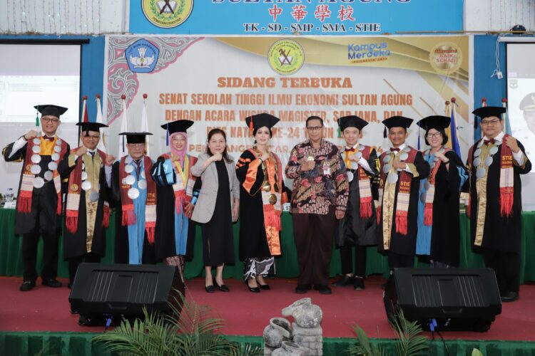 Pjs Wali Kota Pematangsiantar Menghadiri Wisuda Sarjana STIE Sultan Agung