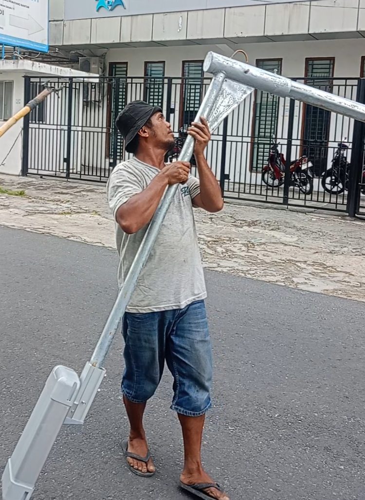 Pengadaan Tiang Lampu Galvanis Hot Dip Dinas PrKP Diduga Tidak Sesuai Ketentuan e-Katalog