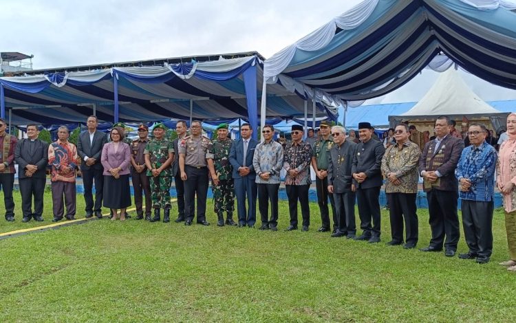 Ribuan Warga Tumpah Ruah di Simalungun City Hotel, Pesta Rakyat Rayakan Rondahaim Saragih Jadi Pahlawan Nasional