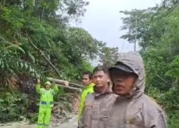 Polres Pakpak Bharat Turun Tangan Cepat, Longsor Timbun Jalan Salak–Singgabur Total Terputus