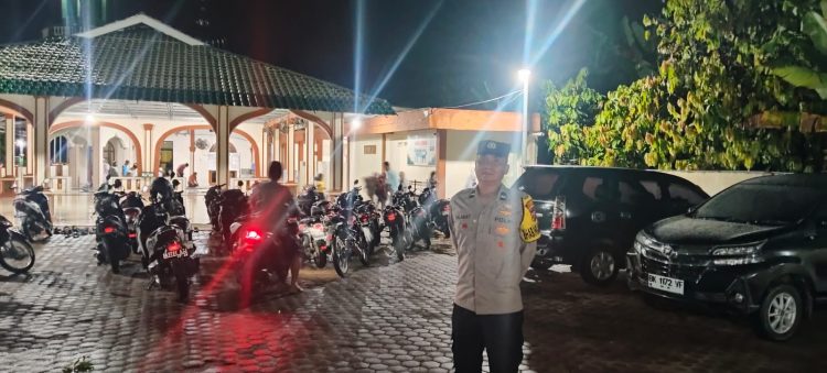 Polsek Lima Puluh Laksanakan Pengamanan Sholat Tarawih Antisipasi Curanmor dan Gangguan Kamtibmas
