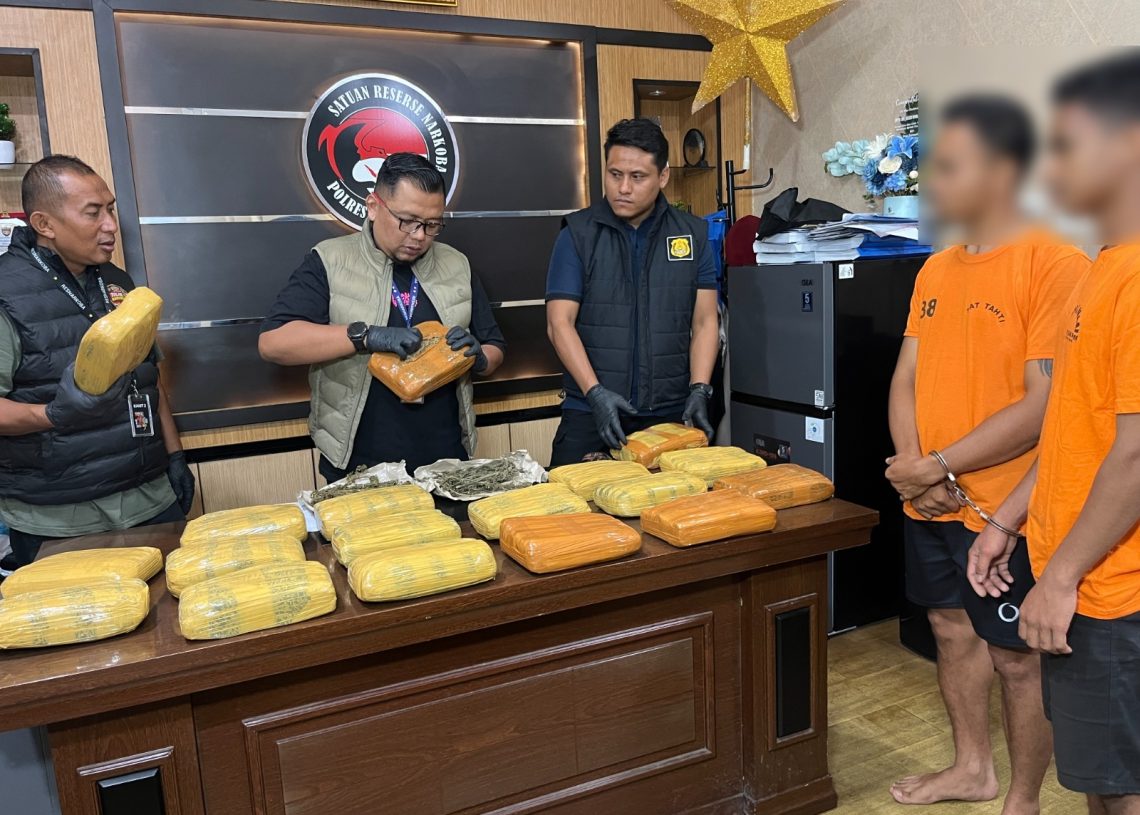 Dua Sahabat Terlibat Bisnis Ganja, 18 Kg Barang Bukti Disembunyikan di Kandang Ayam