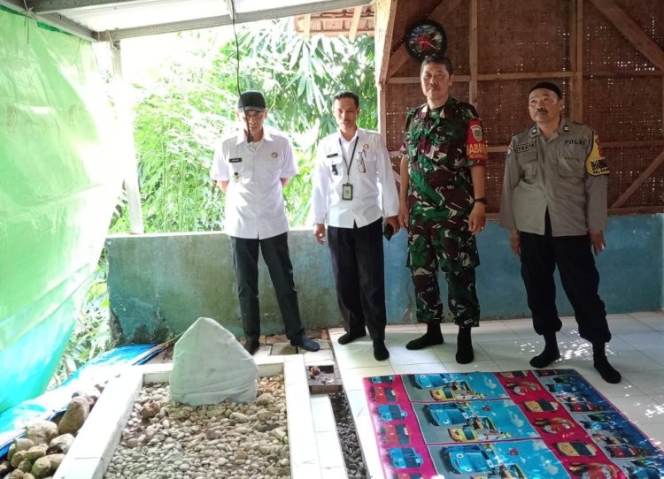 Babinsa Koramil 06-02/Bogor Selatan  Tinjau lokasi Longsor di makam Syeh maulana hidayat