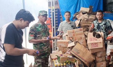 Saksikan Pemusnahan Barang Kadaluarsa, Babinsa Koramil 06-05/Bogor Utara Minta Pengusaha Jaga Konsumen