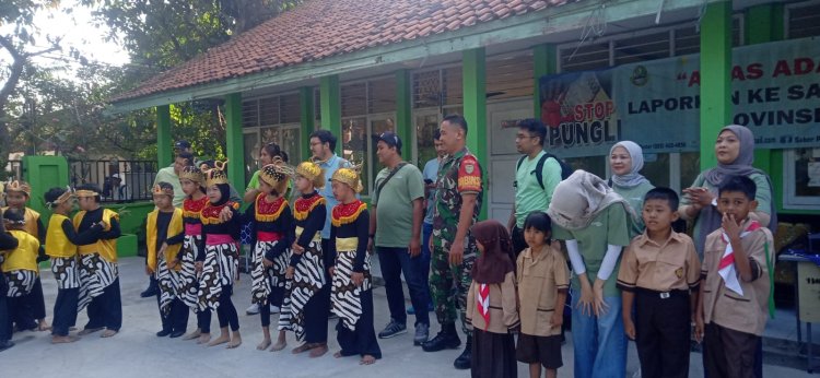 Babinsa Koramil 06-01/Bogor Tengah Dampingi Penyerahan Bantuan Sosial PT Dyandra Promosindo kepada SD N Perwira