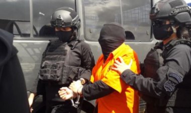 Densus 88 Menangkap Terduga Teroris Bawa Bom Aktif di Stasiun Solo Balapan.