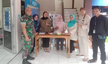 Babinsa Laksanakan Pendampingan Distribusi Bantuan Pangan Non Tunai