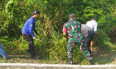 Babinsa Koramil 06-03/Bogor Timur Bersama Pemuda Laksanakan Karya Bakti Pembersihan Jalan R3