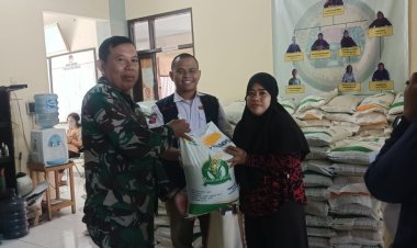 Pastikan Berjalan Lancar, Babinsa  Dampingi Penyaluran Bantuan Pangan Cadangan Beras Pemerintah