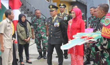 Dalam Rangka HUT RI Ke 79, Dandim 0606/Kota Bogor Serahkan Kunci Rumah, Program RTLH Purnawirawan Warakawuri dan Veteran TNI Kodam III /Slw