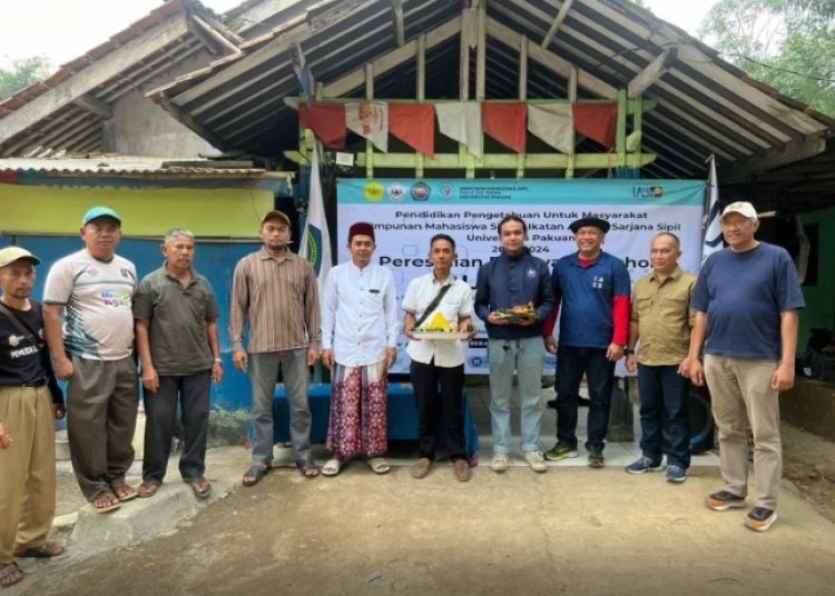 Pengabdian Buat Masyarakat, Mahasiswa dan Alumni UNPAK Renovasi Mushola di Antajaya Kabupaten Bogor