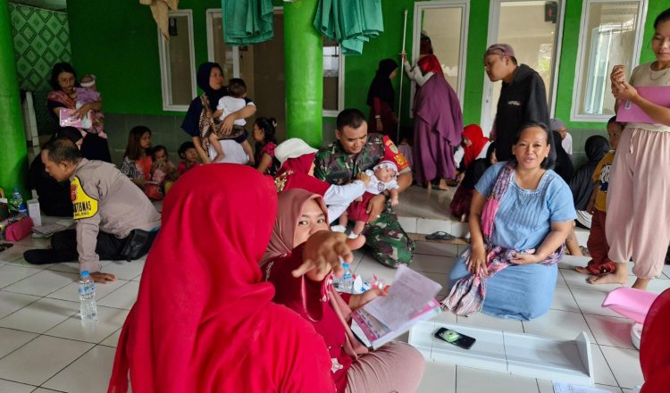 Babinsa Koramil 06-05/Bogor Utara Monitoring Kegiatan Posyandu di Kelurahan Binaan