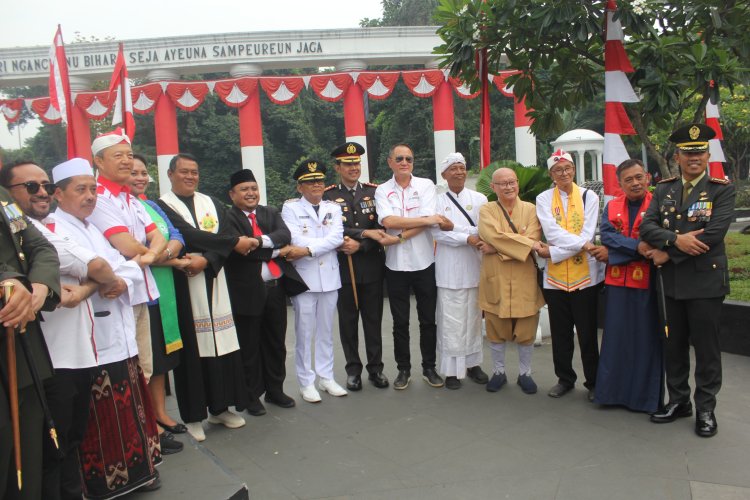 Dandim 0606/Kota Bogor Hadiri Doa Bersama Lintas Agama Di Tugu kujang
