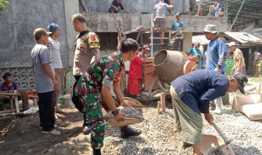 Bersama Masyarakat, Babinsa Koramil 06-05/Bogor Utara Kerja Bakti Pengecoran Tiang Masjid