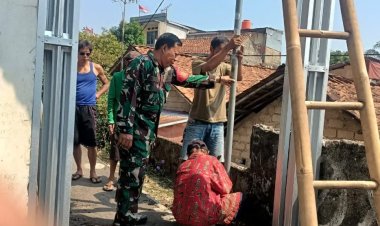 Kompak, Babinsa Koramil 06-04/Bogor Barat Bersama Warga Kerja Bakti Bangun Gapura