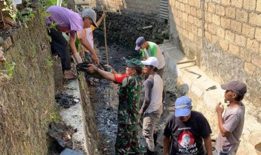 Karya Bakti Bersihkan Selokan, Babinsa Koramil 06-06/Tanah Sareal Bersama Masyarakat