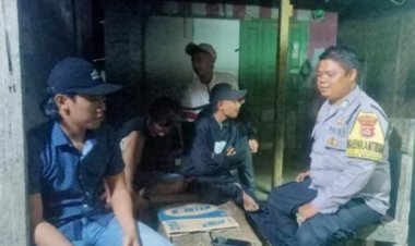 Bhabinkamtibmas Polsek Malingping Polres Lebak Sambang Malam Hari Temui Warga Desa Binaan