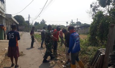 Karya Bakti TNI, Babinsa Koramil 06-06/Tanah Sareal Bersama Kelompok Padat Karya.