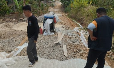 Amburadul.., Diduga Raup Keuntungan Pekerjaan Proyek Rabat Beton Di Desa Bogorejo Asal Jadi