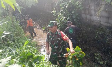 Peduli Kebersihan, Babinsa Koramil 06-06/Tanah Sareal Bersama Warga Karya Bakti Bersihkan Kali Murni