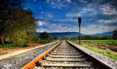 Bermain di Atas Rel, 4 Orang Tewas Tertabrak KA di Cirebon