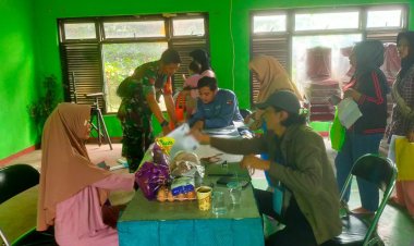 Pastikan Berjalan Lancar, Babinsa Koramil 06-05/Bogor Utara Dampingi Penyaluran Bansos Pangan