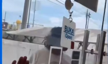 Viral !   Pria Ngamuk mau ambil uang 100 juta tanpa Kartu ATM di ATM