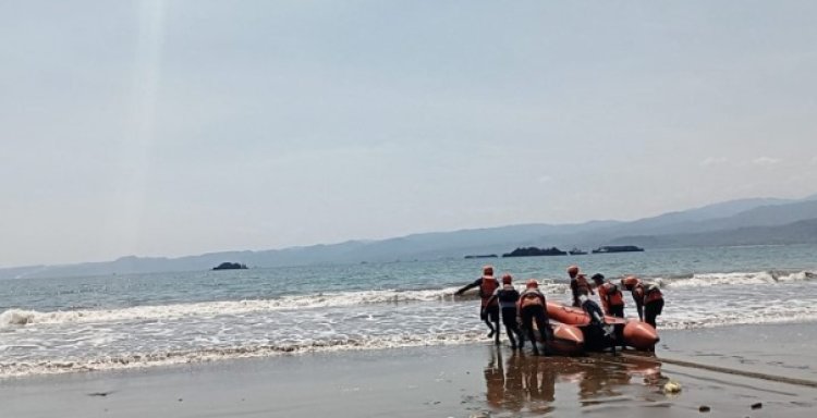 Pencarian Hari Kedua Korban Tenggelam di Pantai Cipatuguran Terus Dilakukan