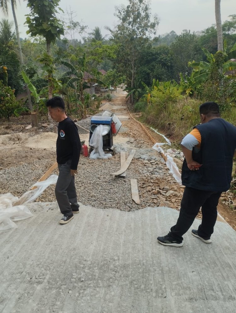 Amburadul.., Diduga Raup Keuntungan Pekerjaan Proyek Rabat Beton Di Desa Bogorejo Asal Jadi