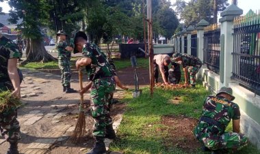 Prajurit TNI di Kota Bogor Bersihkan Lingkungan Masjid Dalam Rangka HUT TNI Ke - 79
