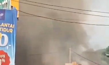 Sejumlah Kios di Lalap Si jago Merah di Jalan Raya Tajur