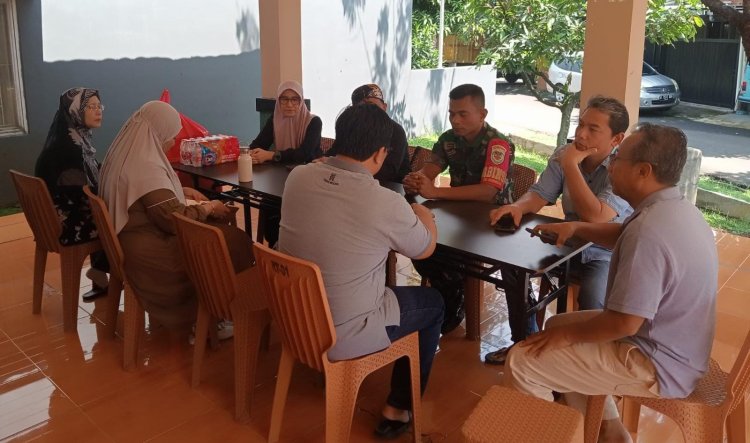 Jalin Silaturahmi, Babinsa Koramil 06-02/Bogor Selatan Komsos Dengan Perangkat RW dan Masyarakat