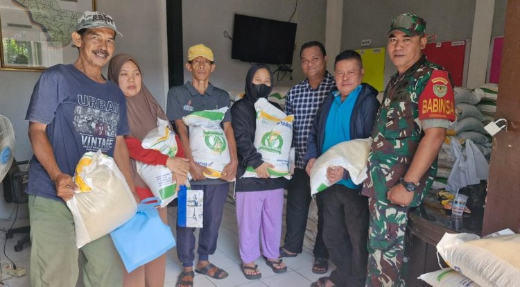 Babinsa Koramil 06-05/Bogor Utara Monitoring Penyaluran Beras dari Badan Pangan Nasional
