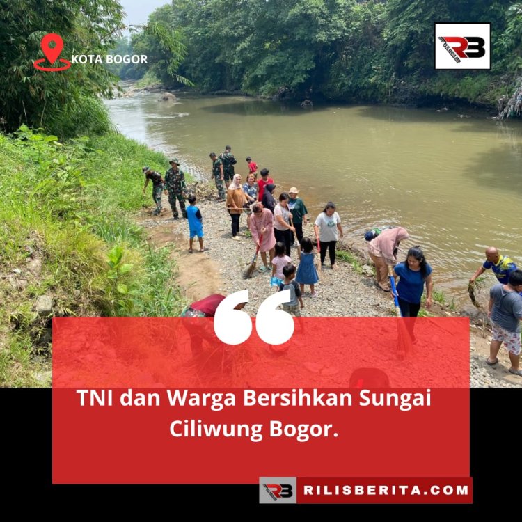 TNI dan Warga Bersihkan Sungai Ciliwung Bogor.
