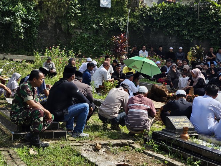 Wujud Kepedulian Danramil 06-04/Bogor Barat Hadiri Pemakaman   Alm Sertu (purn) Ento Suherman