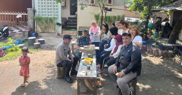 Babinsa Koramil 06-06/Tanah Sareal Komsos Bersama Pengurus Rw dan Kader PKK