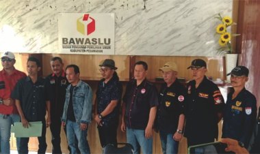 Bawaslu Pesawaran Didatangi Sejumlah LSM Dan Ormas Laporkan Kembali Cabup 01 Dan KPU