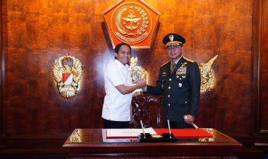 Panglima TNI Terima Kunjungan Menteri Kehutanan di Mabes TNI