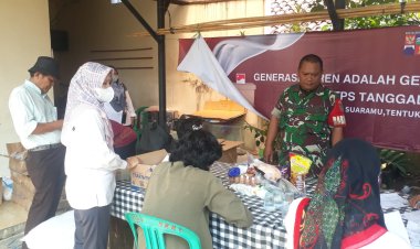 Babinsa Tanah Sareal Dampingi Pemberian Bansos