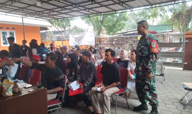 Babinsa Koramil 06-02/Bogor Selatan Dampingi Pemberian Bansos dari Dinas Ketahanan Pangan dan Pertanian Kota Bogor